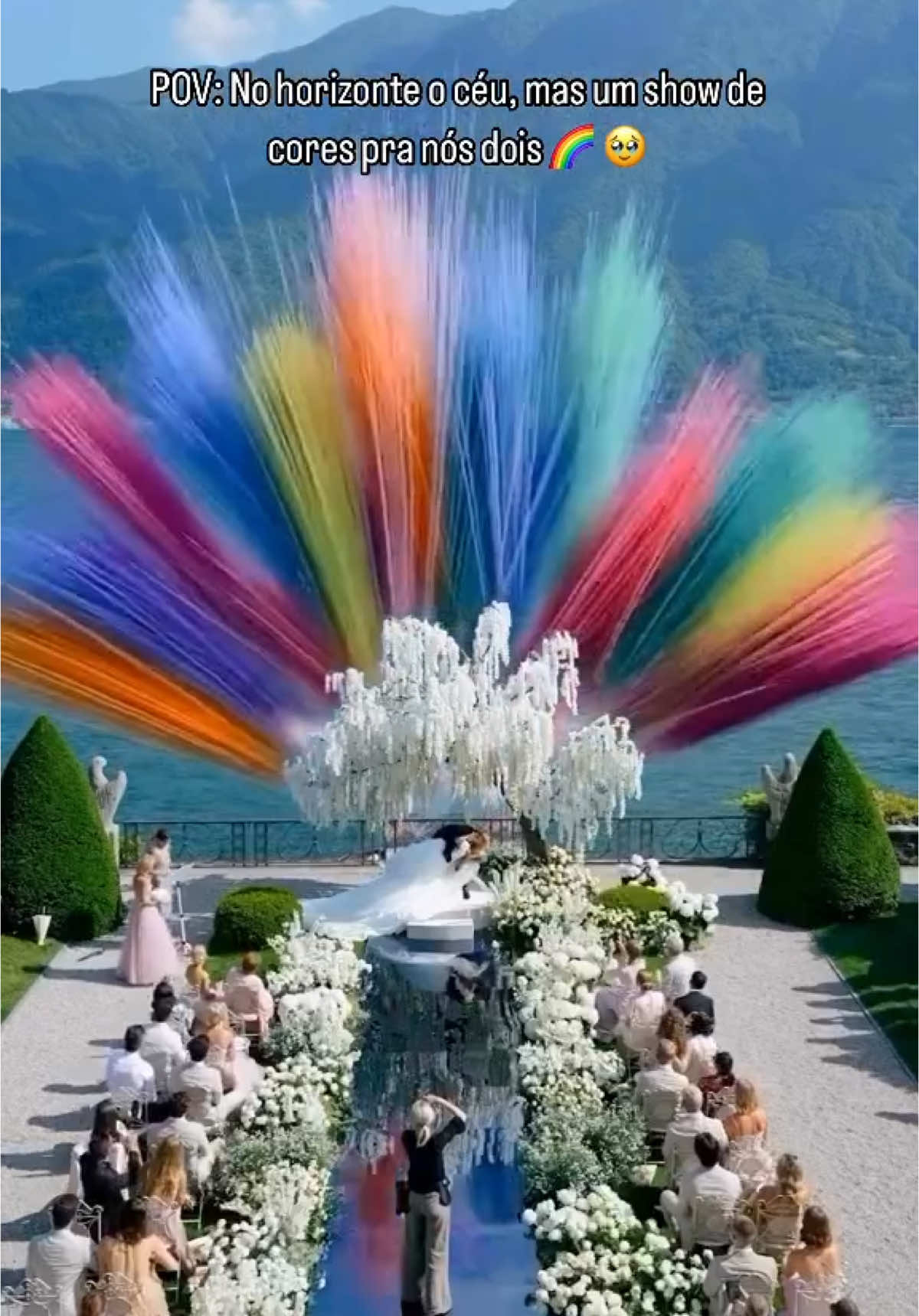 Um show de cores! 🌈🥺❤️ Já salva para fazer no seu casamento também 🫶🏻 #casamento #casamentodoano #casamentoperfeito #casamentonapraia #casamentonocampo #showdecores