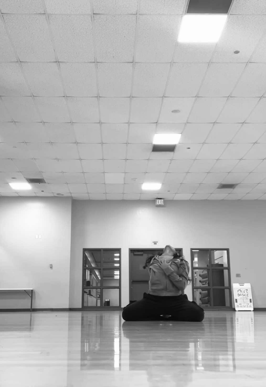 @tate mcrae 🏎️🏎️🏎️ choreo: 🙋🏽‍♀️ @riyapatelchoreo  #sportscar #dance #tatemcrae 