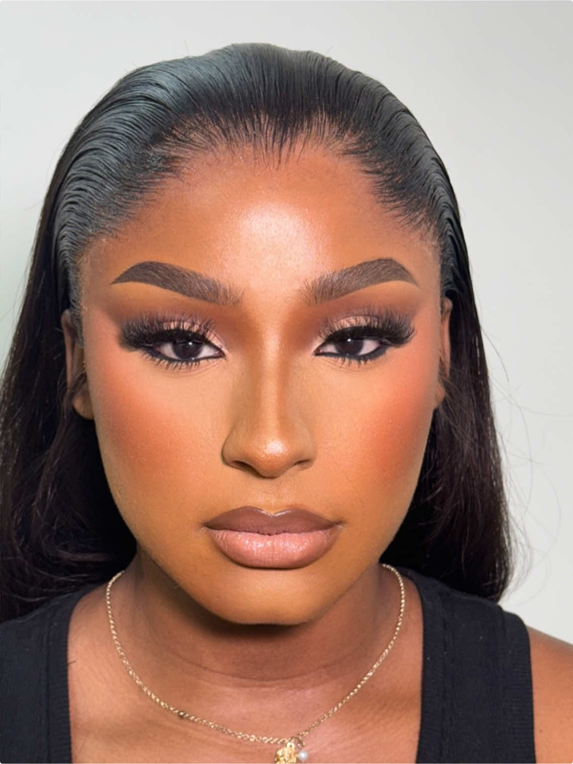 Princesse @Orlia 🌷 🩷 Makeup : Beautybydrey Hair : @SI.ELLAHAIR  #mua #softgmal #foryouu #makeupartist #foryoupage #makeupstudio #rawhair 