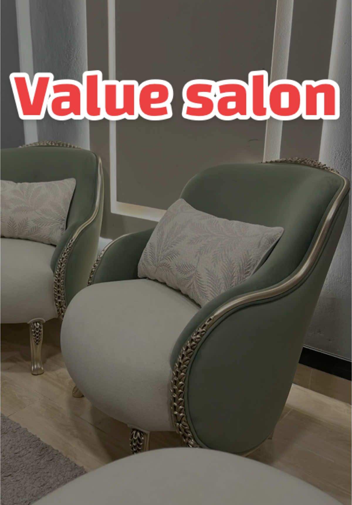 #GayaUntukRaya كل هذا وأكثر في صالون ڤاليو - Value salon أناقة خالدة: تعكس جمال التصميم الذي يتجاوز الموضة.  * فخامة عصرية: تجمع بين فخامة الماضي ولمسة عصرية أنيقة.  * رقي كلاسيكي بلمسة معاصرة: وصف دقيق يوضح التوازن بين الكلاسيكية والحداثة.  * خطوط ملكية بأسلوب عصري: يبرز الفخامة والأناقة في التصميم.  * تراث يتجدد: يشير إلى أن التصميم مستوحى من التراث ولكن بروح متجددة.  * جماليات الماضي برؤية الحاضر: يوضح كيف تم دمج الماضي مع الحاضر في التصميم. #الأندلس_فرنيتشر #أنت_مبسوط_والخشب_بيتكلم #الأثاث_المنزلي #صالونات_نيوكلاسيك #صالونات  @الأندلس لتصنيع وتجارة الأثاث  @الأندلس لتصنيع وتجارة الأثاث  @الأندلس لتصنيع وتجارة الأثاث 