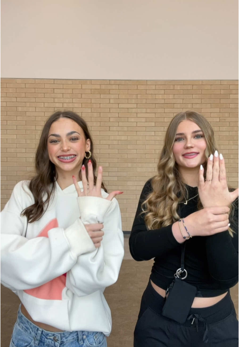 we’re gonna ignore the fact one nail is missing… #dance #2020 #2020dance #fyp #trending #trendingdance #dancesfor2people #foryou 