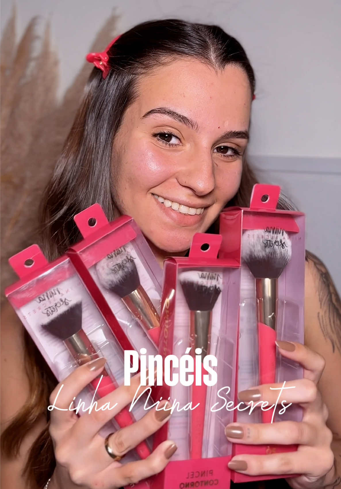 Comprei os pincéis de pele da @Linha NiinaSecrets e são perfeitos! Embalagem impecável, cerdas macias e qualidade indiscutível, estou apaixonada por cada um 🩷 #linhaniinasecrets #niinasecrets #pinceisdemaquiagem #maquiagem #makeup 