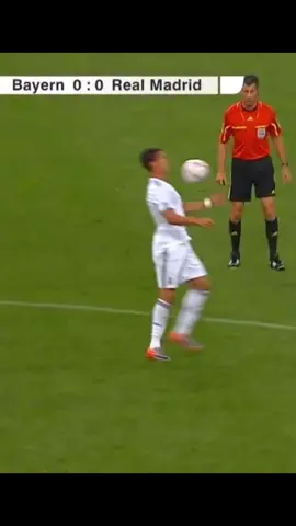 Ronaldo juggling during game 😮‍💨 #fyp #foryoupage #ronaldo #cr7 #cristianoronaldo #viral #football #Soccer #skills 