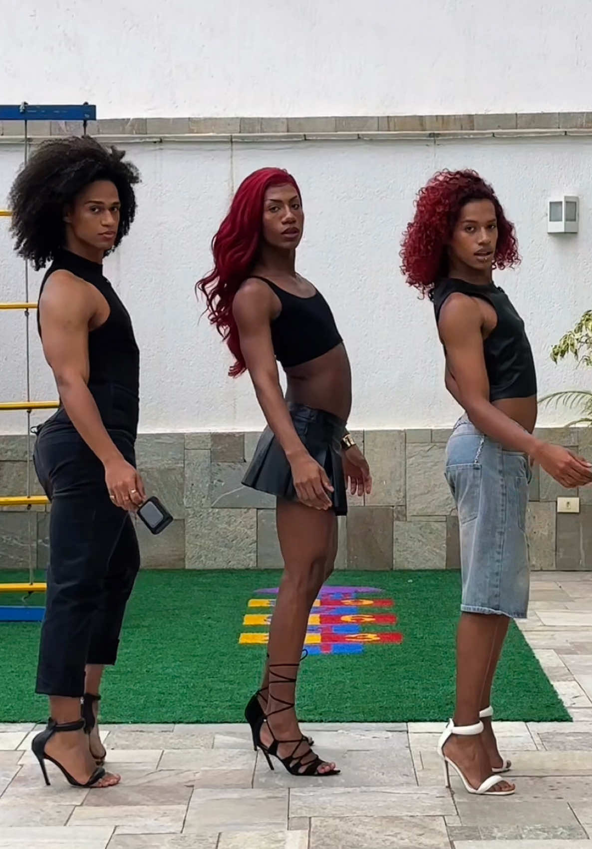 ESCOLINHA DE CATWALK 👠✨(Ep. 2)  com @𝗩𝗜𝗧𝗧𝗬 !!  E a aprendiz especial de hoje é ninguém mais ninguém menos que a maior personalidade do “X”atualmente, encorpamos o molho e agora ninguém mais segura. Ela que foi muito julgada no nosso vídeo de Catwalk em Salvador, mas agora chegou pra calar a boca de vocês em cima do salto finooooooar! 👠✨ #catwalk #EscolinhadeCatwalk 