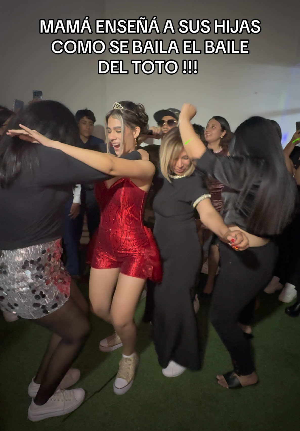 MAMÁ SORPRENDE EN EL QUINCEAÑERA SE SU HIJA !!! #fyp #viral #parati #quinceañera #elcangridelcallao 