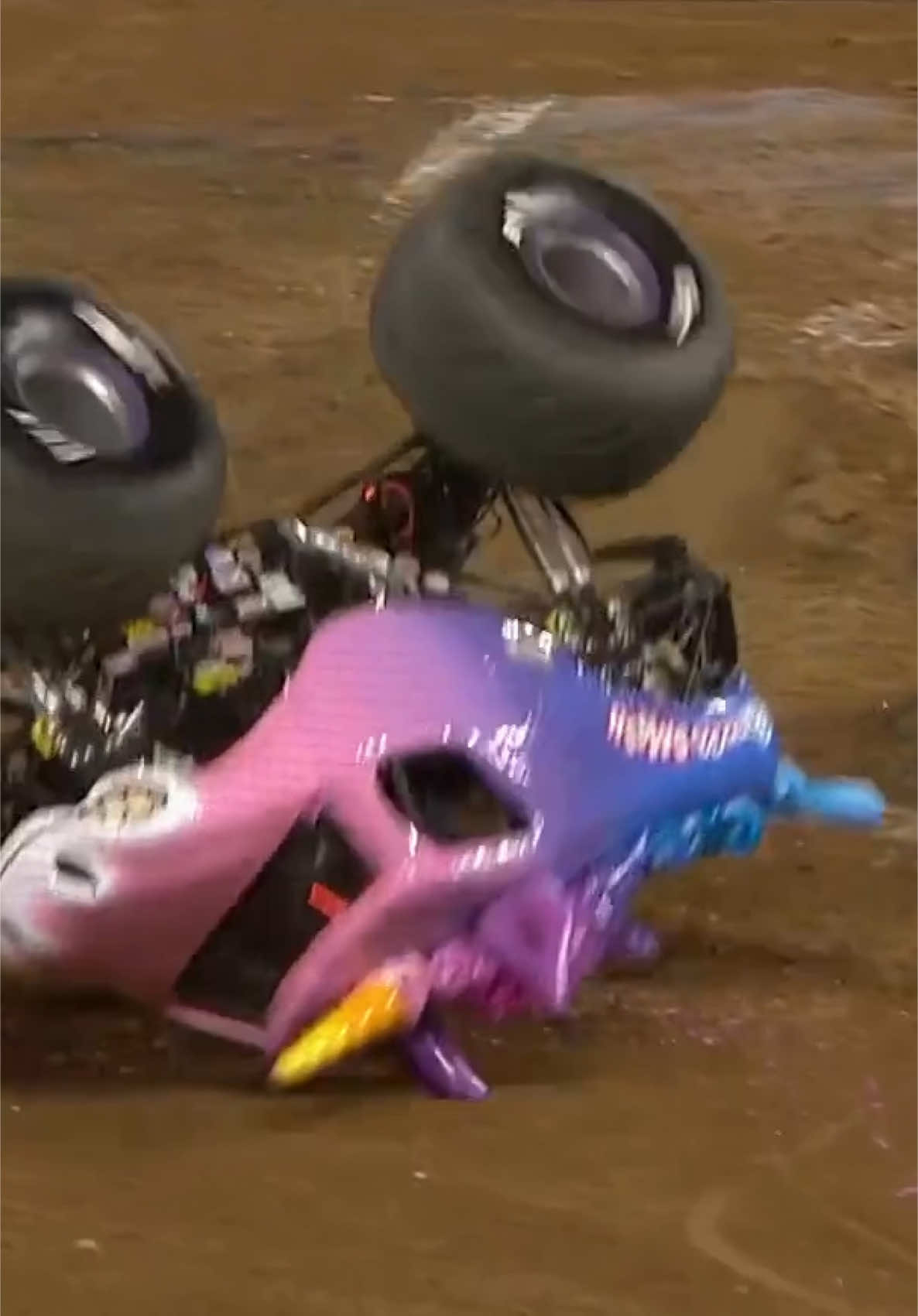 SPARKLE SMASH 💥 #monsterjam #monstertruck 