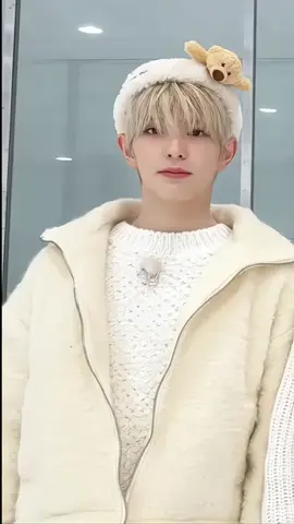 ele igual o pompompurin (só lembro da vizoka quando vejo eles) || 𝘁𝗮𝗴𝘀:: #fancam #yuki #nexz #jjoongcams 