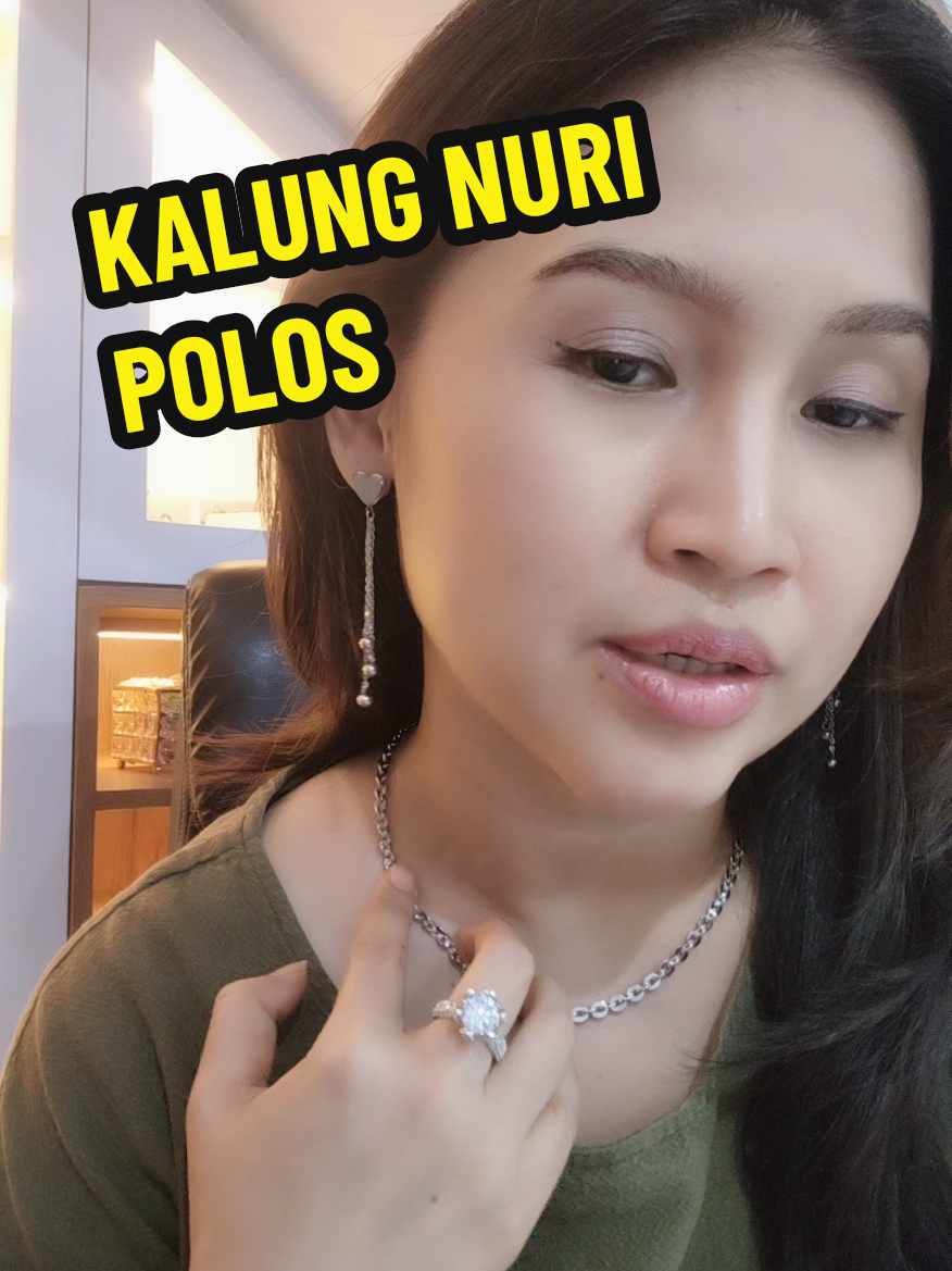 kalung Nuri polos tebal . ga perlu pakai liontin sudah keren banget #ramadhanextraseru #OOTD #kalung #kalungwanita #frida_jewelry #cincin 