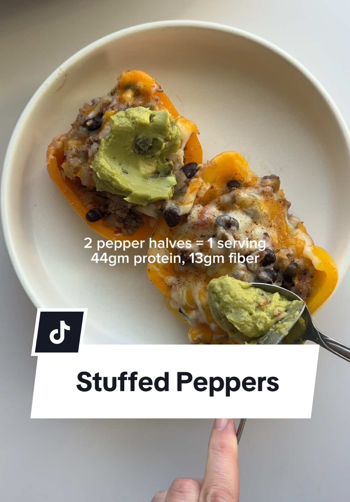 Lazy High Protein Meals! 🫑🥩🧀 Get my free meal plan here: CollegeNutritionist.com #highproteinmeals #highprotein #stuffedpeppers 