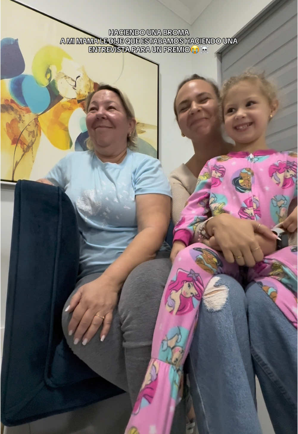 Pranking my cuban mom, I trieddd pero yo no podia aguantar la risaa😭☠️☠️ #prank #bromaamimama #bromaamimamachallenge #bromaconmimami #bromasgraciosas #mamacubana #mamacubana🇨🇺 #mamadecuba 