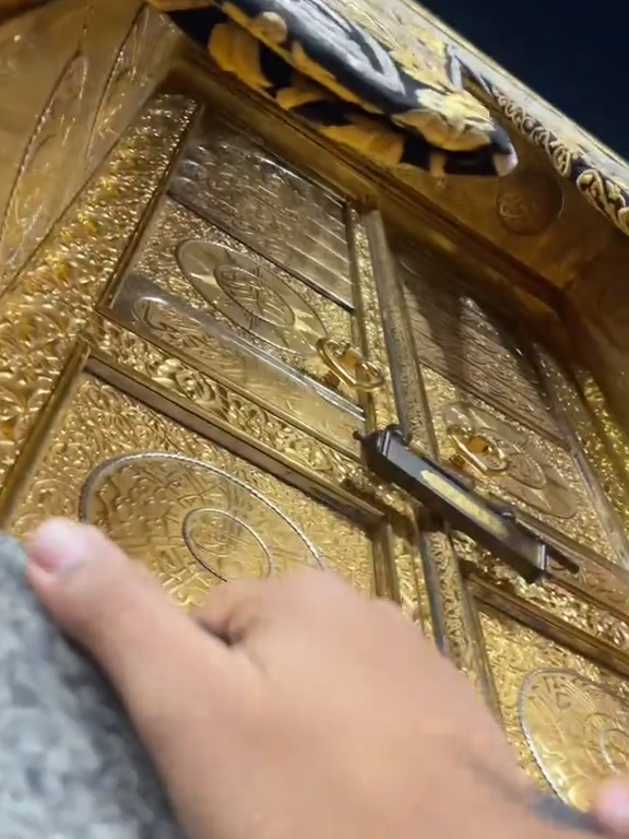 Khana Kaba 🥰#viral #aliwrites🌹 #foryou #foryoupage #madina #islamic_video #makkahmadinah🕋  #unfrezzmyaccount #100k 