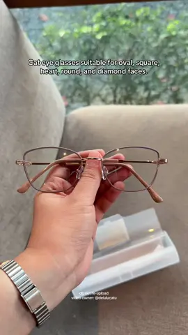 Another day, another 3-in-1 Cat Eye glasses recommendation. Anti-radiation + Photochromic lenses.  #eyeglass #eyeglasses #eyeglassesfashion #antiradiationglass #antiradiationeyeglass #photochromic #photochromiceyeglass #photochromicantiradeyeglass #fyp 
