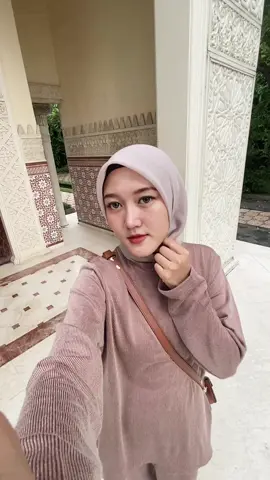 Outfit hari kejepit, tapi masih liburan🥳 kalian masih pada liburan kan?👀