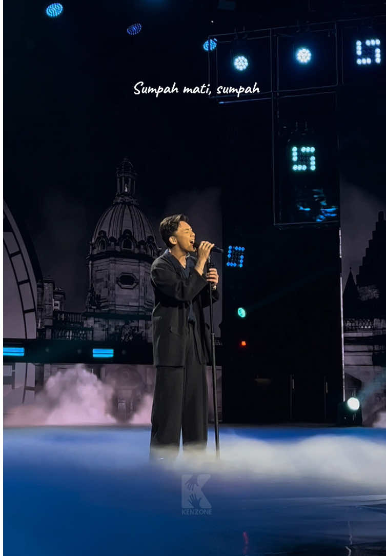Kenriz : “Sumpah sampai mati aku cinta mama dan papa aku”  Spektakuler show 1 kenriz persembahkan untuk kedua orang tuanya dengan membawakan lagu “Sumpah dan Cinta Matiku - @Nidji | New Album Coming Soon “  Minzone terharu sekaligus makin tambah cinta kenriz😭🫶 #kenrizidol #kenriz #spektakulershow1 #indonesianidol2025 @indonesianidolid @Official RCTI @KENRIZ 