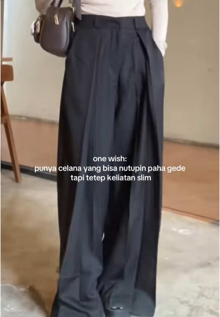 minimal harus punya satu sih  #OOTD #highwest #fashionstyle #outfitideas #outfitinspo 
