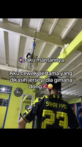 Aduh!!! Gimana dong hahaha #jersey #mantan 