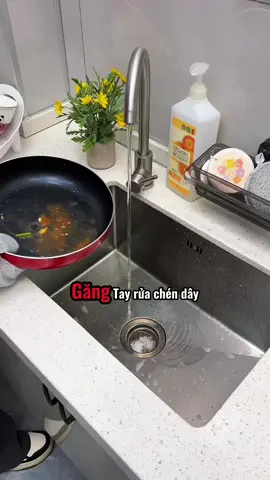 Găng tay rửa chén dây thép cực dài và dày, nó còn có khả năng chống nước chịu nhiệt độ cao!! #gangtayruachendaythep #tienich #giadungnhabep #creatorsearchinsights #thietthuc #jizonguyen 