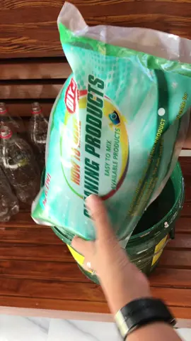 Napakadali na proseso na paggawa ng diswahing liquid. Ibubuhos mo nalang at hahaluin makakagawa kana neto #dishwashingliquid #diswashing #mikiwi #diydishwashing #diydiswashingliquid #kalamansi #18liter 