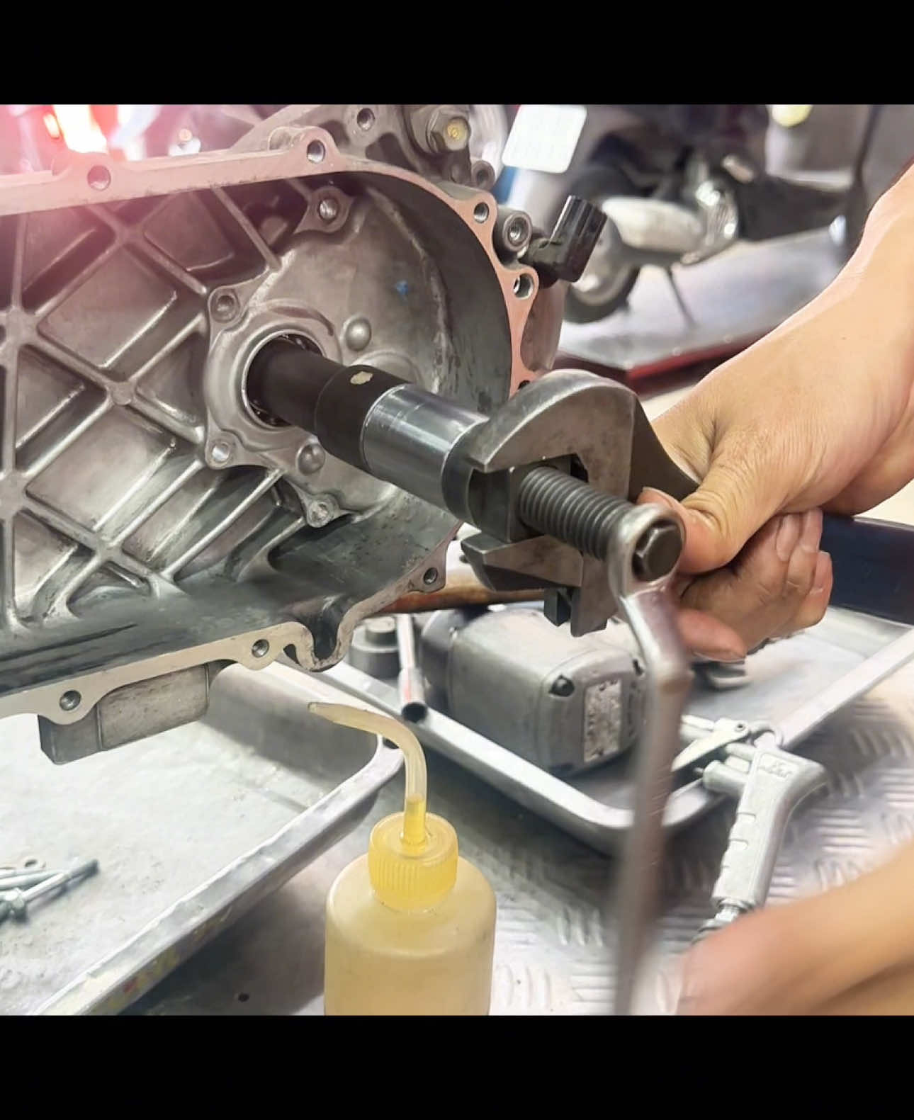 P29: Rút trục số @Tui sua honda  #suaxemay #honda #tuisuahonda #motorcycle #scooter #tool 