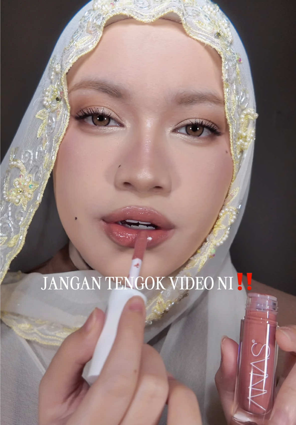 oh myyyy!!! finallyyyy abang @ANAS® dah ada gloss!! so cantikkk #ANASLipGloss