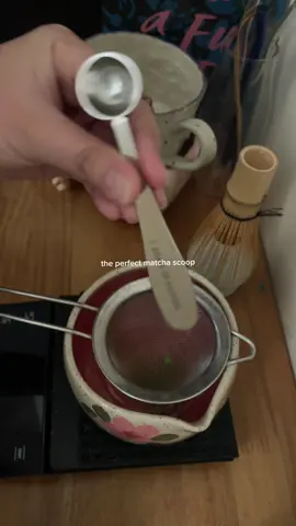 i love my chashaku but this 1g measuring spoon makes it easier to scoop 🥹 you can find the link for this & other things I use in my ig x #matchaspoon #matcha #matcharecommendations 