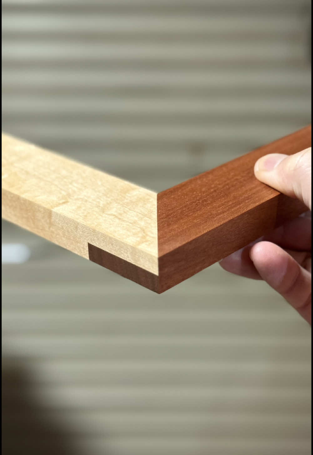 A joint that looks different on the front and back. #woodworking #joint #DIY #japanesejoinery 