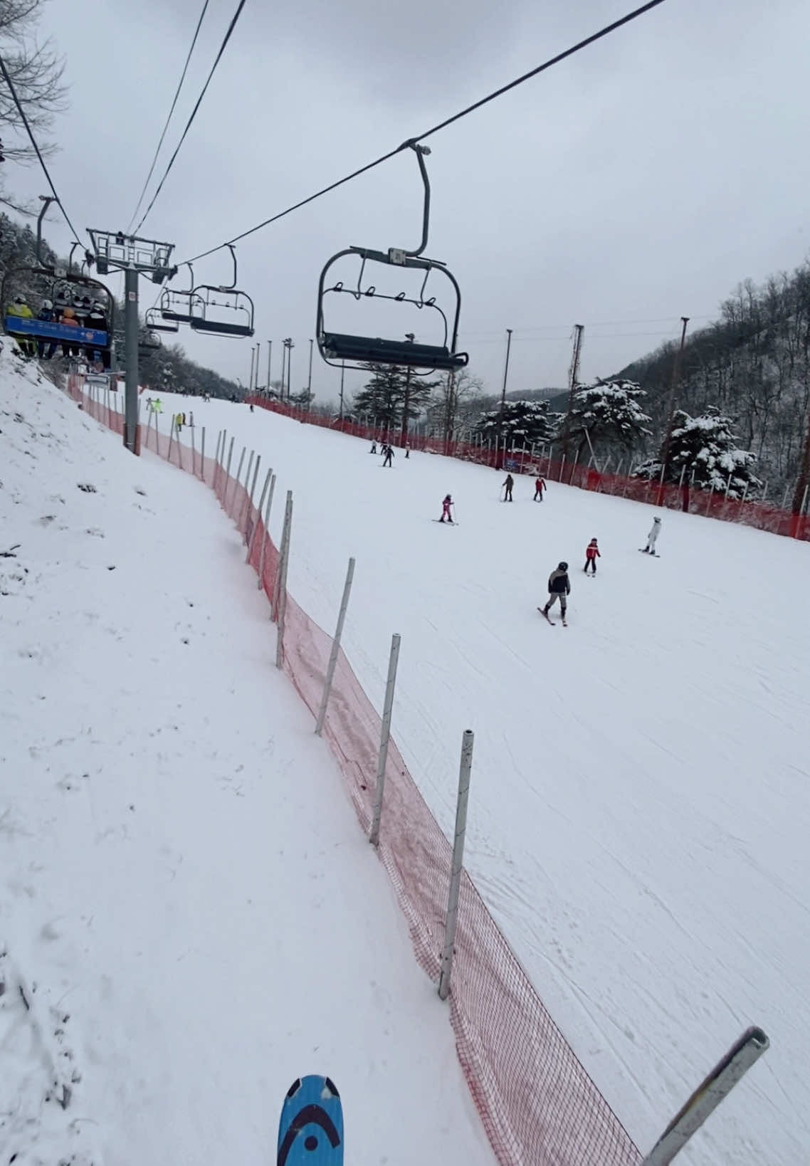 So quiet and nice ski resort ❤️ #fyp #korea #foryou #trending #🇳🇵🇰🇷 #ski #snow #snowboarding #skiing #newyear 