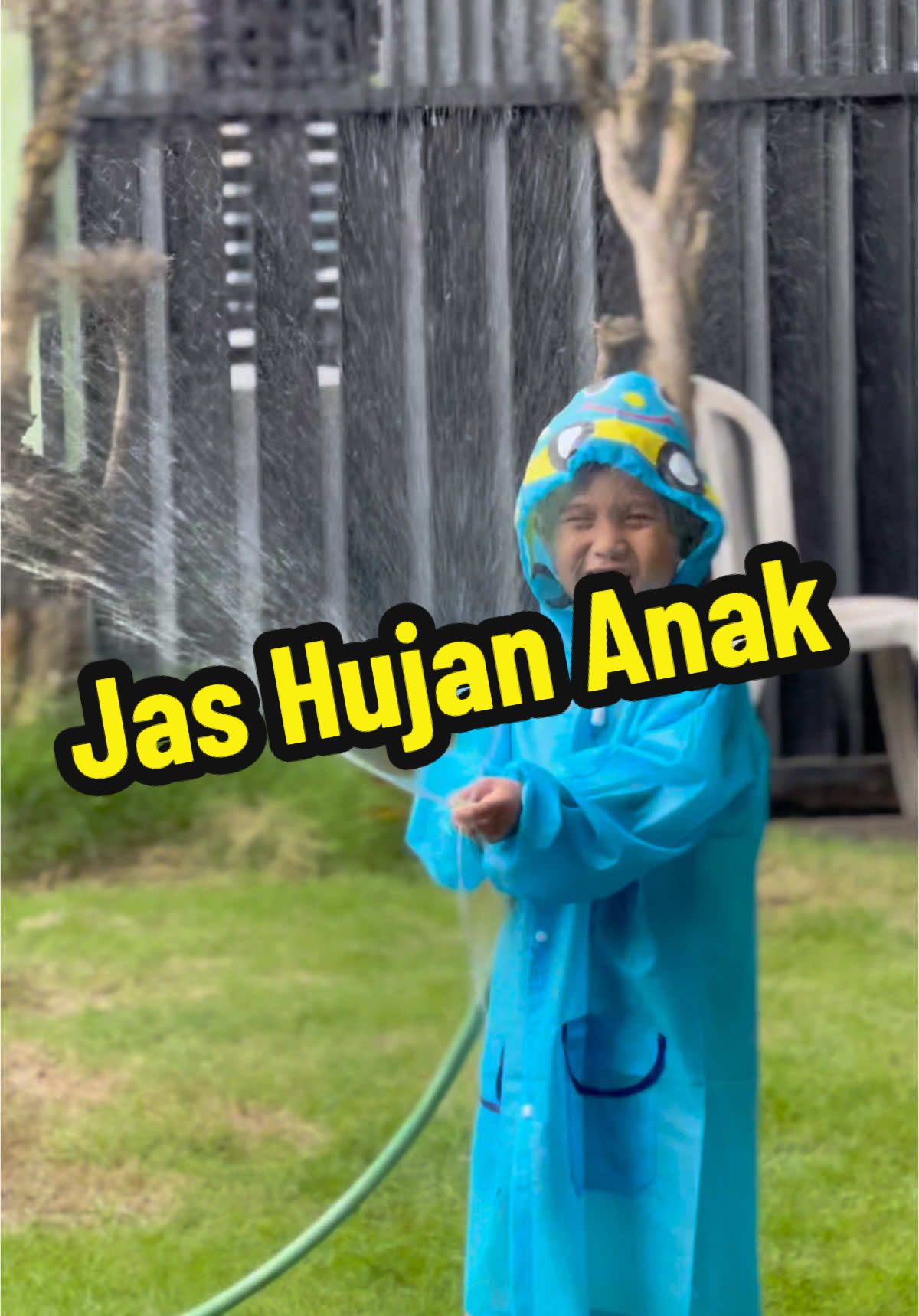 Jas Hujan Anak lucu !! 😂🤣 #jashujananak #jashujan #fyppppppppppppppppppppppp #fyp #hujan #anak #jashujanlucu #hujanhujan #hujan🌧️ 