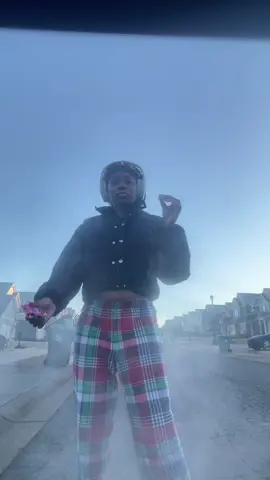 smoke was a paid actor 😭#fyp #femtiktok🏳️‍🌈 #wakeandbake #trending 