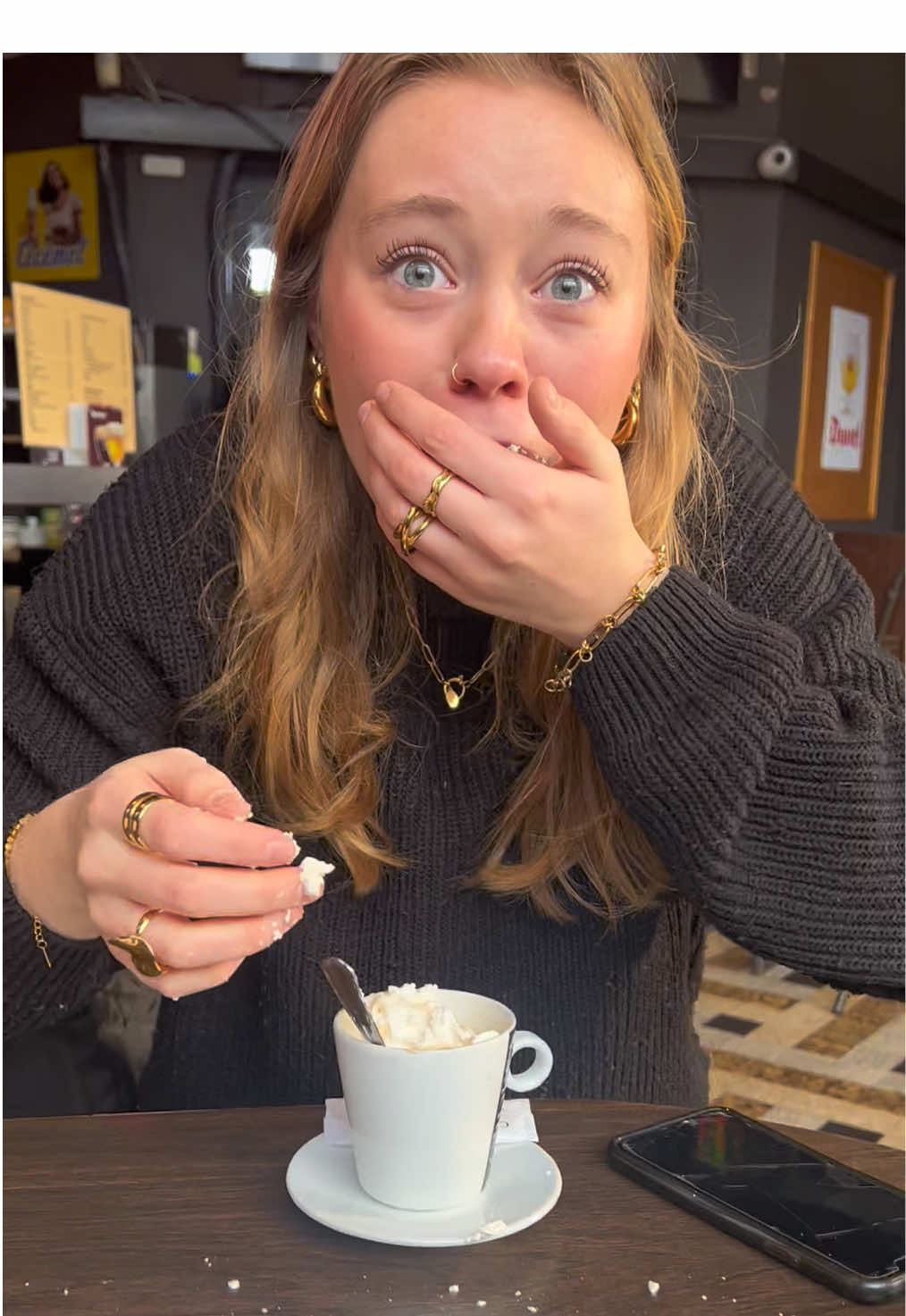She started cleaning the tables instead of me🥲 @❥♕ⓝⓘⓒⓚⓨ♕❥  