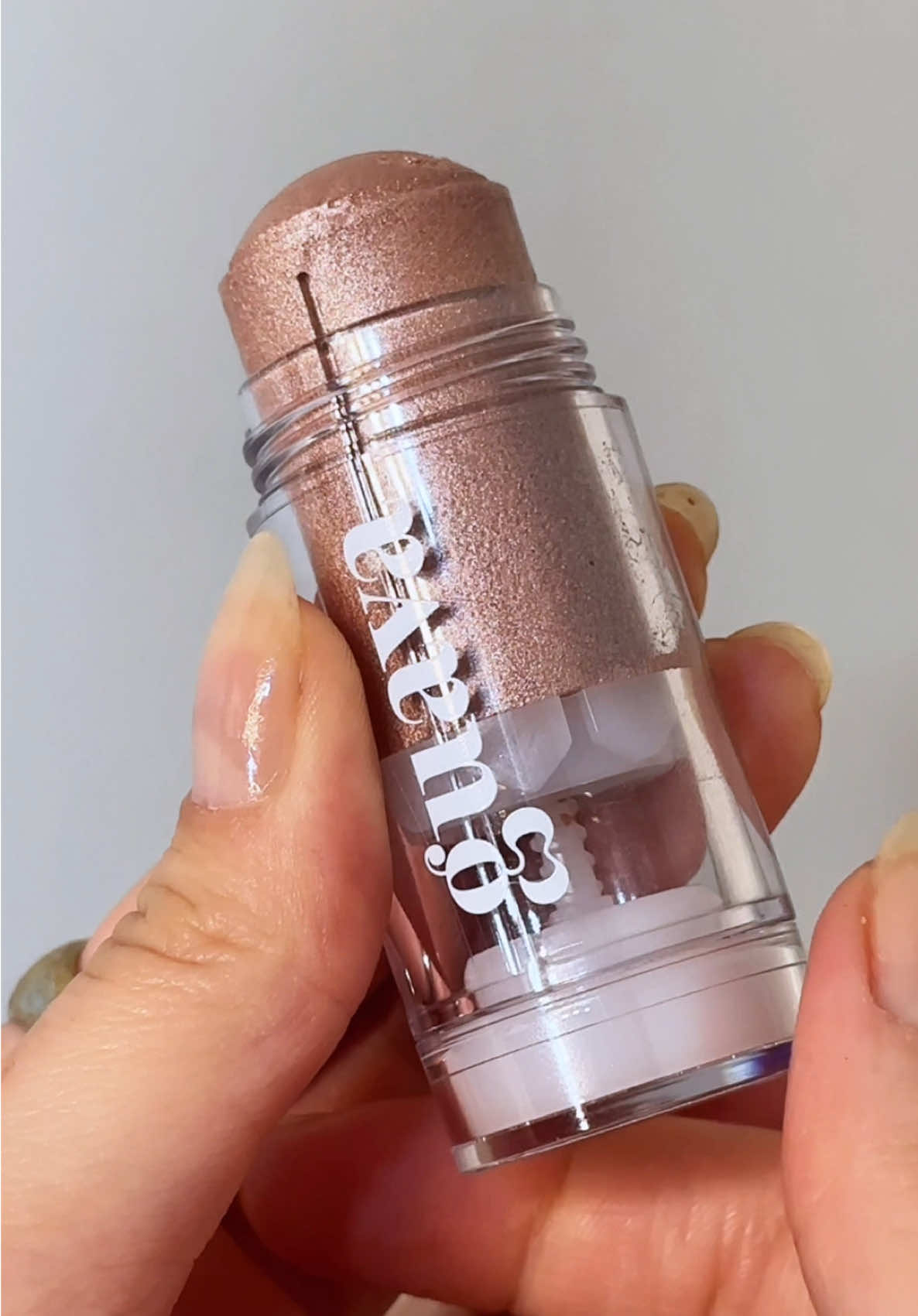 amo todos os produtos mas o iluminador mora no meu coração ✨🤌🏻 @guava skin #skincare #praticidade #easymakeup 