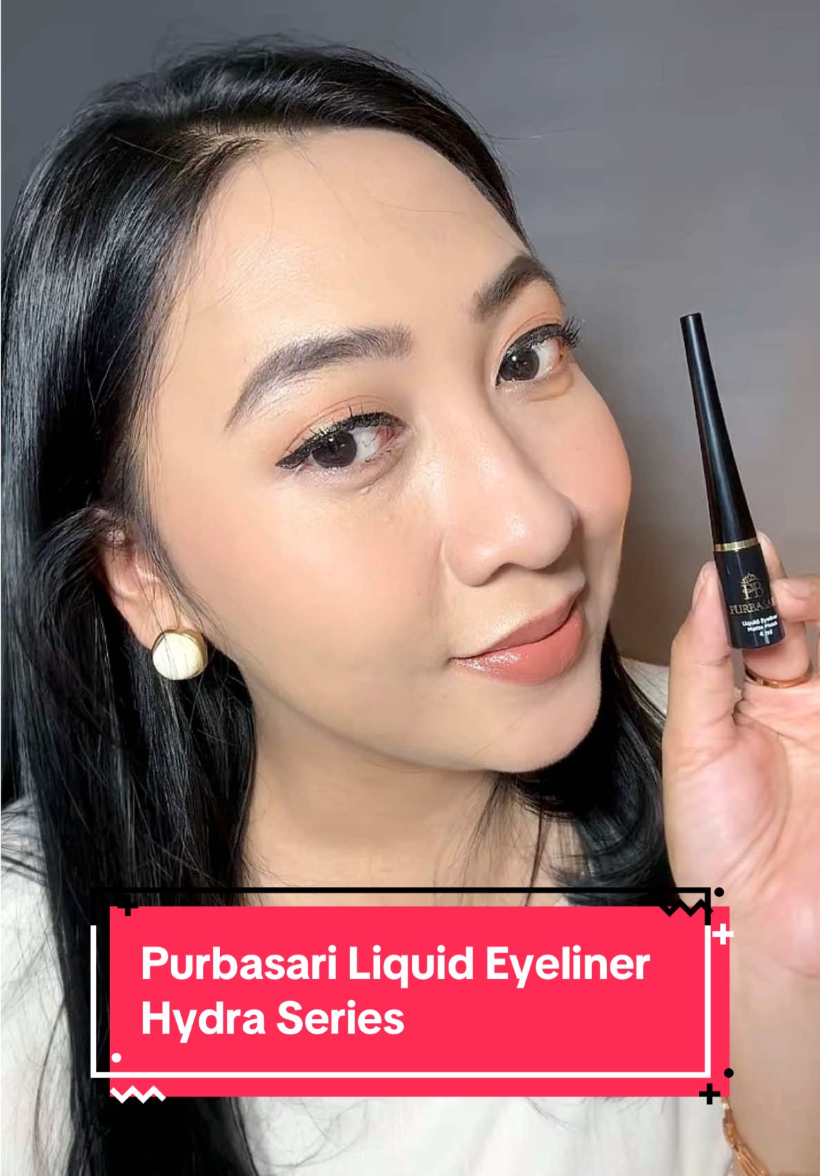 Mata on fleek seharian? Cobain Purbasari Liquid Eyeliner Hydra Series! Waterproof, pigmented, dan anti smudge, bikin look kamu makin bold tanpa drama. ✨🔥 #PurbasariEyeliner #LiquidEyeliner #HydraSeries #WaterproofMakeup #OnFleek #PigmentedEyeliner #MatteFinish #EasyApplication #QuickDry #MakeupLokal #BeautyStaple #EyelinerTahanAir #FYP 