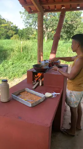 Construção do fogão a lenha 🪵  #roça #vidanaroça #sitio #vivendonaroça #dicasdaroça #fogaoalenha 