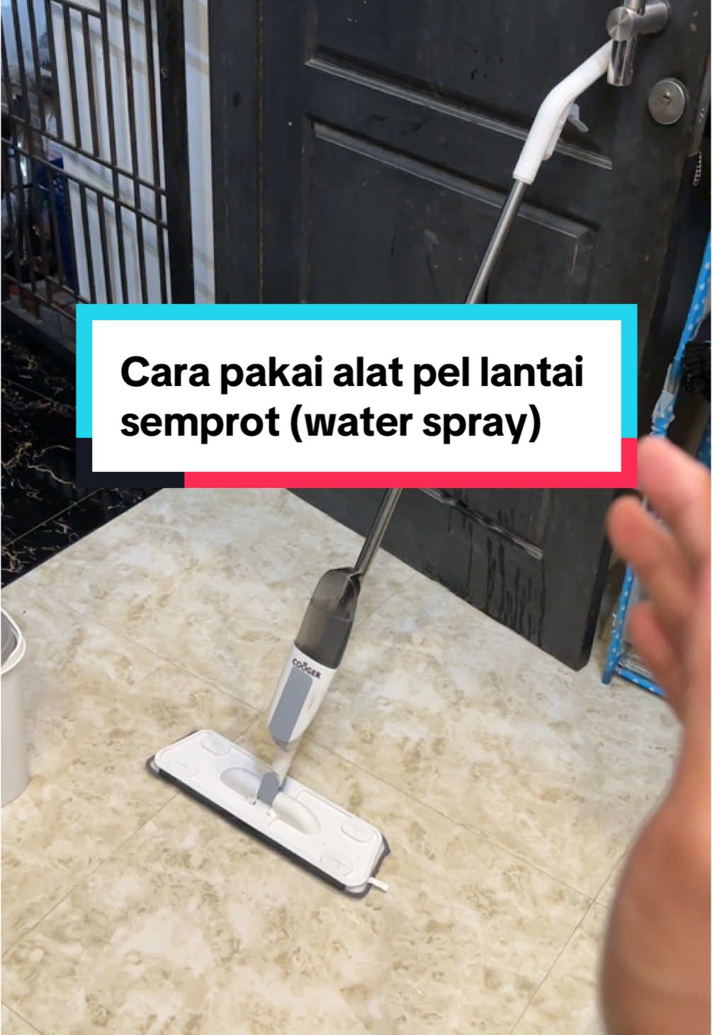 Cara pakai alat pel lantai semprot water spray dari cooger untuk mengepel lantai dirumah #alatpel #alatpellantai #alatkebersihan #peralatanrumahtangga #cuantanpabatas 