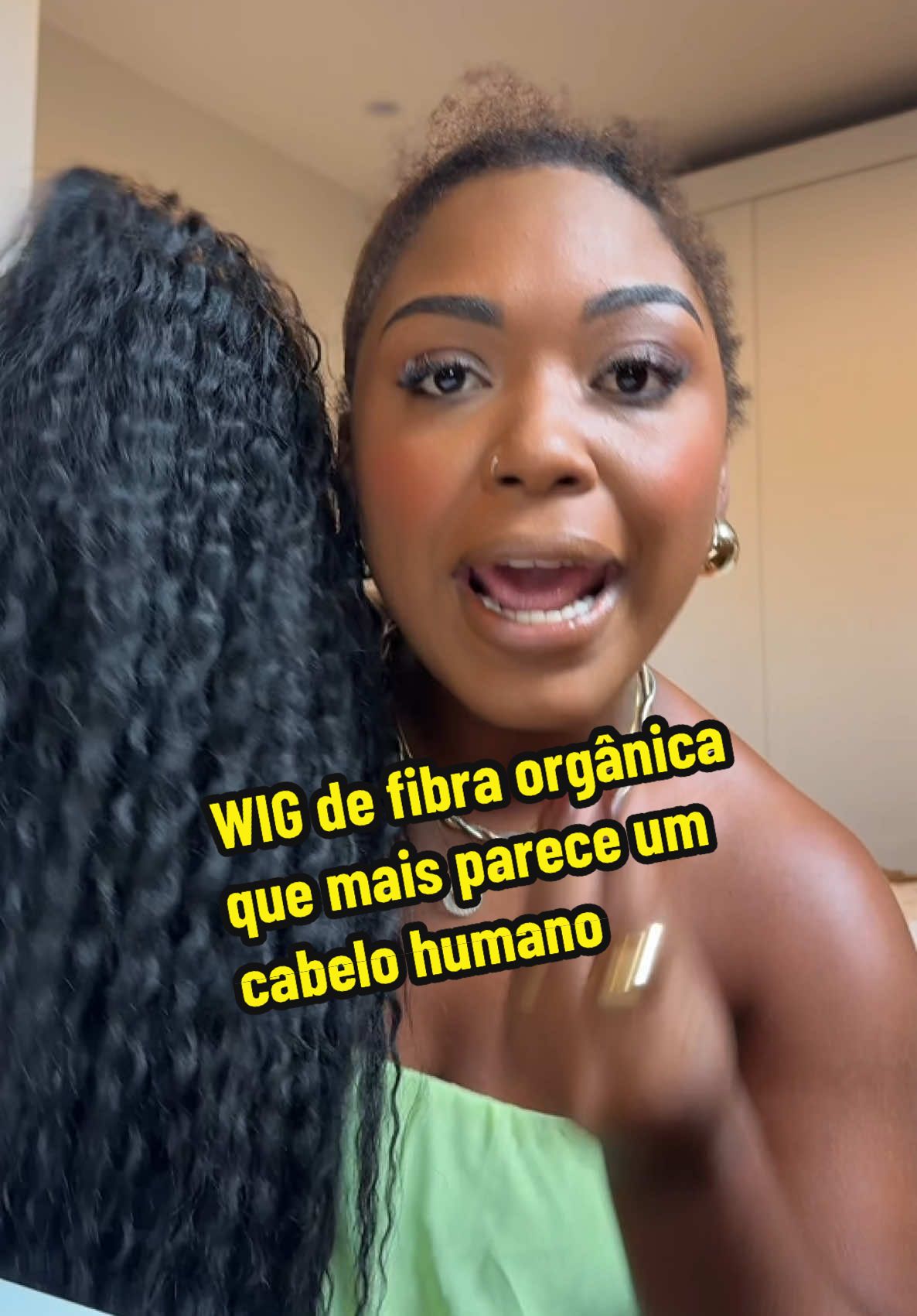 E essa WIG de fibra orgânica que mais parece um cabelo humano que acabou de fazer química 😂 Nome dela é Ziva Cor:2 Disponível no site e na loja da @maprinacabelos (A loja envia pra todo Brasil) 🇧🇷 #lace #biofibra #cabeloorganico #fibraorganica 