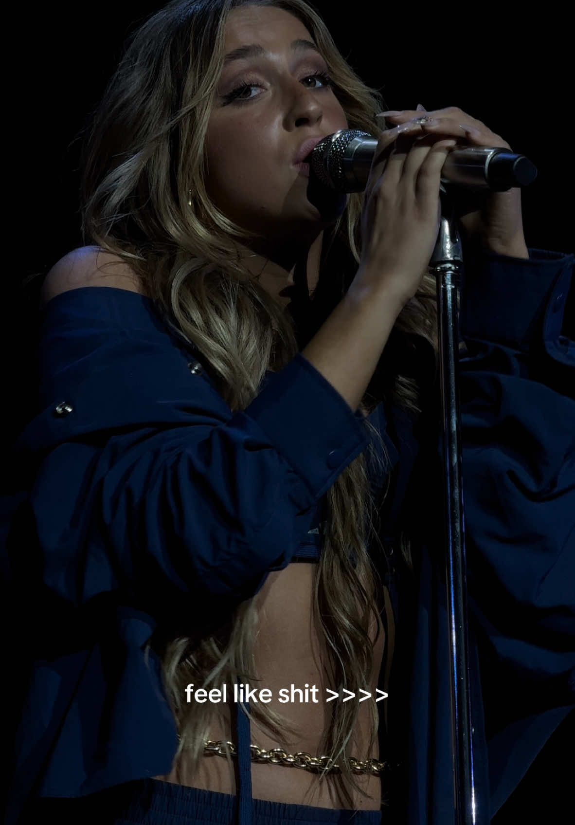 Il contatto visivo durante “feel like shit” 😭 non vedo l’ora di tornare in tour Tate 🫀 #tatemcrae #tatemcraetour #tatemcraelive 