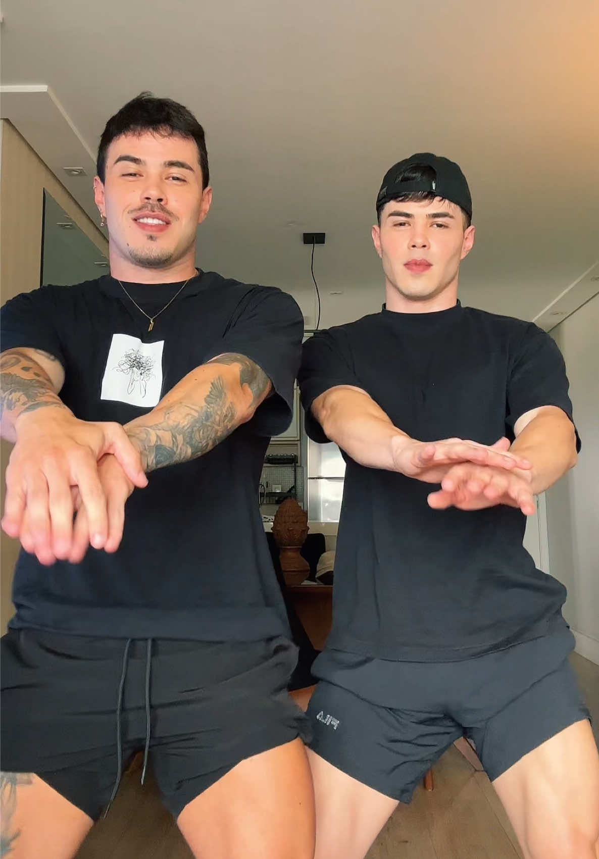 uma mini dança com ele, dps de seculos 😂❤️