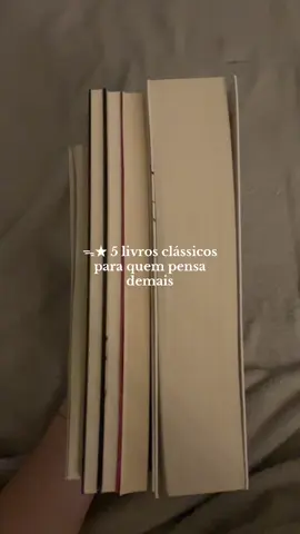 meus xodós 🥹 #literatura #literaturaclasica #BookTok #literaturarussa #fyp #franzkafka #tolstoy #dostoevsky #ametamorfose #crimeecastigo #themetamorphosis #thekaramazovbrothers #classica #livro #livrostiktok 