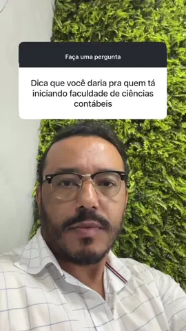 Eu aconselho que, ao iniciar a faculdade de Ciências Contábeis, você procure fazer cursos específicos, como de departamento pessoal, cálculos trabalhistas e rotinas fiscais. Isso porque na faculdade você não aprende as rotinas diárias de um escritório de contabilidade, apenas os conceitos teóricos. Fazer esses cursos complementares vai te ajudar muito a conseguir um estágio e adquirir experiência prática, o que pode até te levar a ter seu próprio escritório no futuro. #cienciascontabeis #contabilidade  