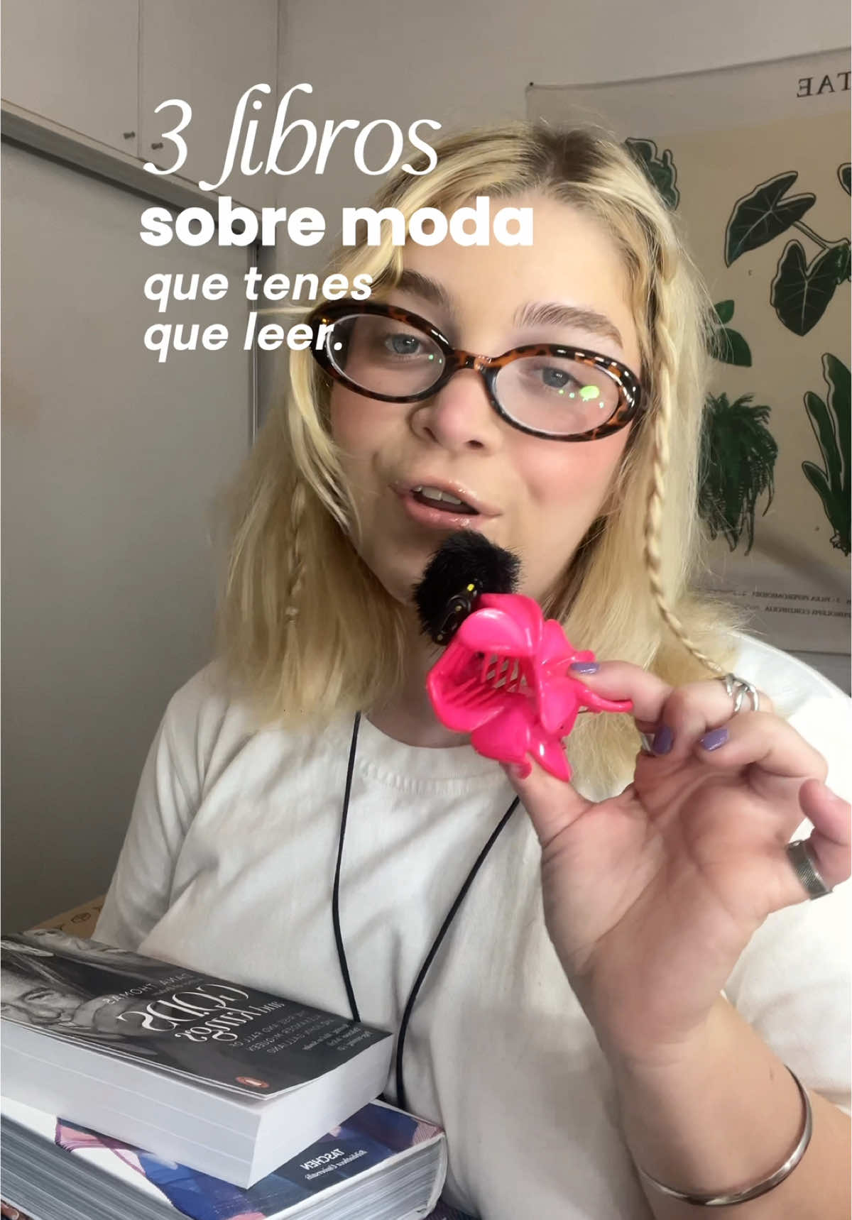 Respuesta a @thv_2006a otros libros sobre moda que tienen que tener sí o sí 📚💗 #libros #moda #viviennewestwood #catwalk #alexandermcqueen #mcqueen #fashion #fashiontiktok #argentina 