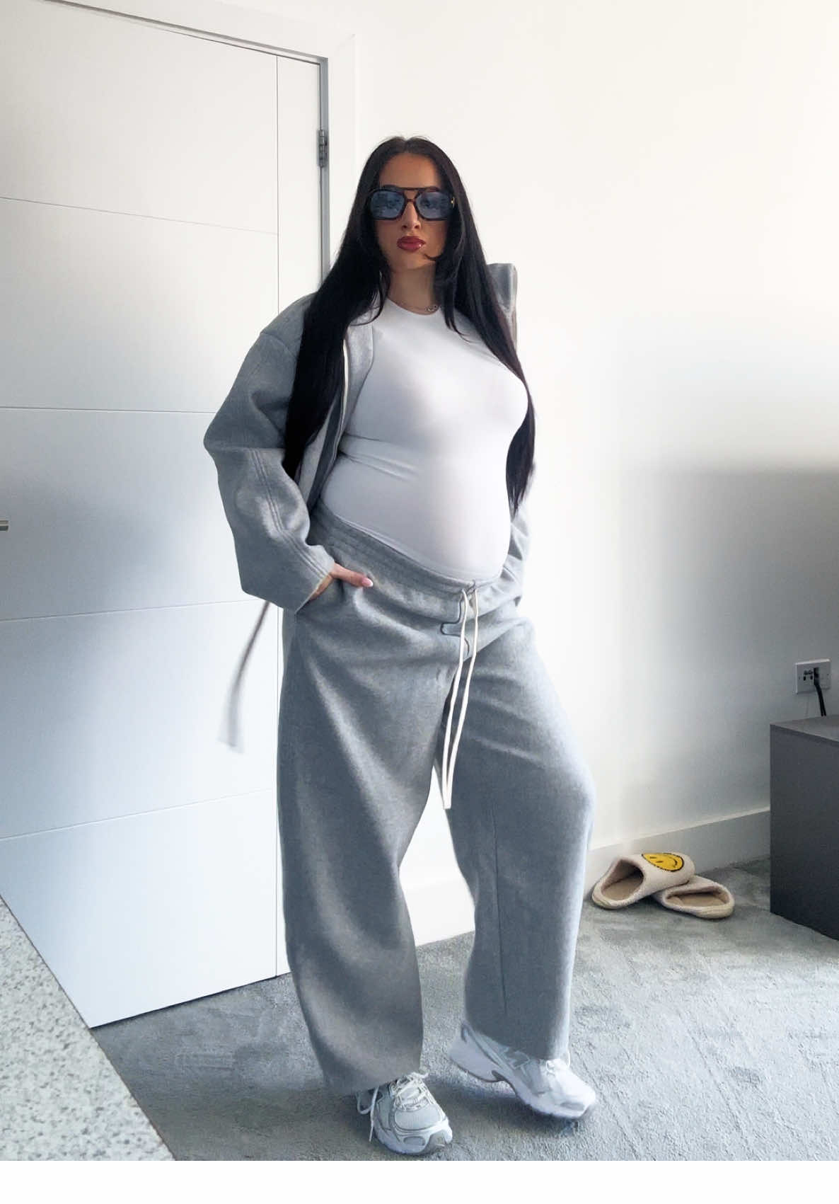 My pregnant girlies RUN to Zara, the new viral tracksuit fits us perfectly with bump! #zara #zaraoutfit #maternityoutfits #pregnantootd 