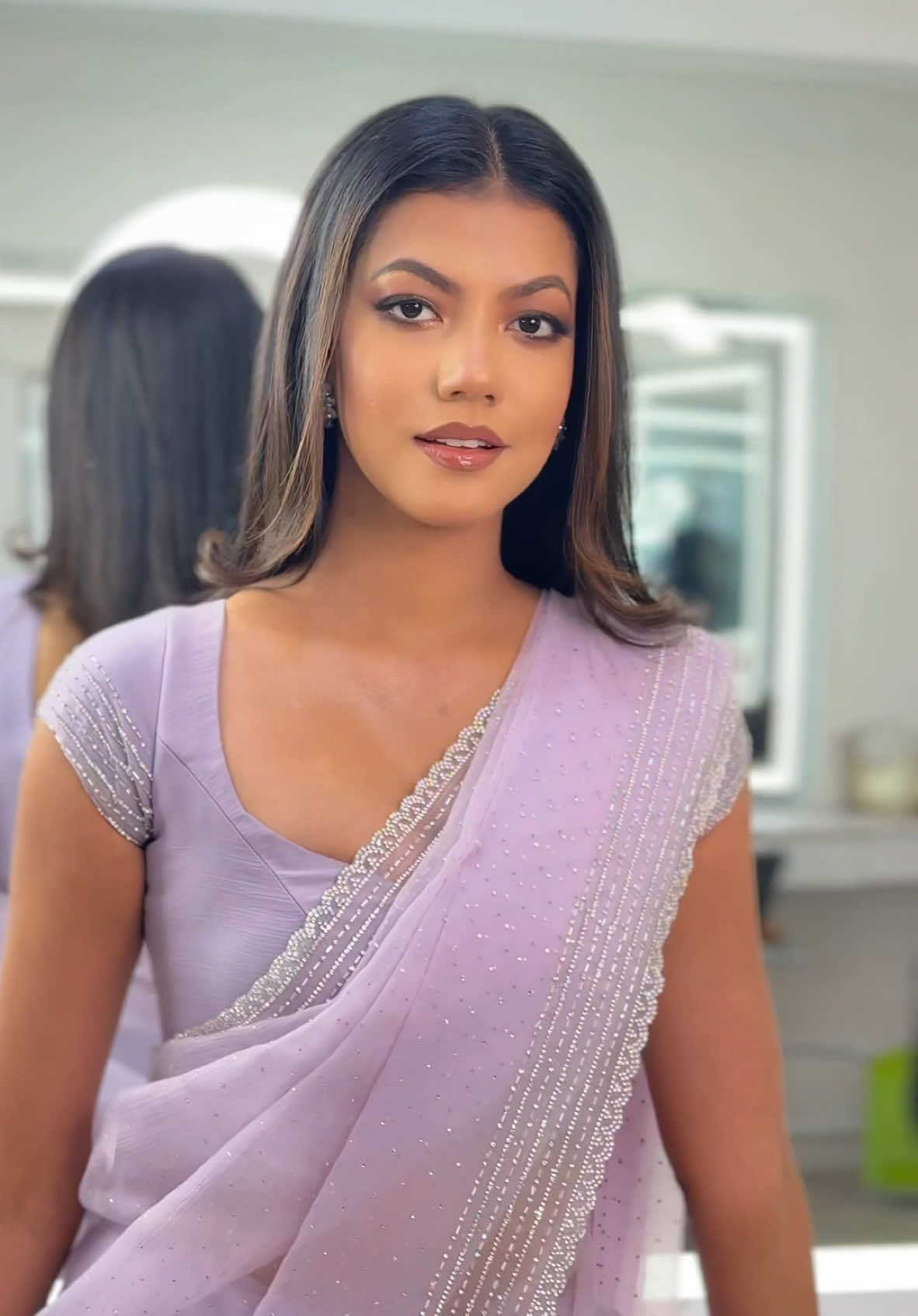 Simply Beautiful ! @Anudiii 🪽 💜🤍 @missworldsrilanka 👑 •  Hair @aweera_hairandbeauty  . .  #theblushingnoir #glammedup #hairstylist #bridalMUA#makeupartistsrilanka #glowly#subtle#glam #missworld #missworldsrilanka #missworldsrilanka2024 #misssrilanka #srilanka #pageant #missworldsl #pageants #pageantlife #pageantqueen #trend #missworld2024 #smokeyeyes #simplemakeup #bronzymakeup #brownlook #nudelip #glossylips #sareelook 