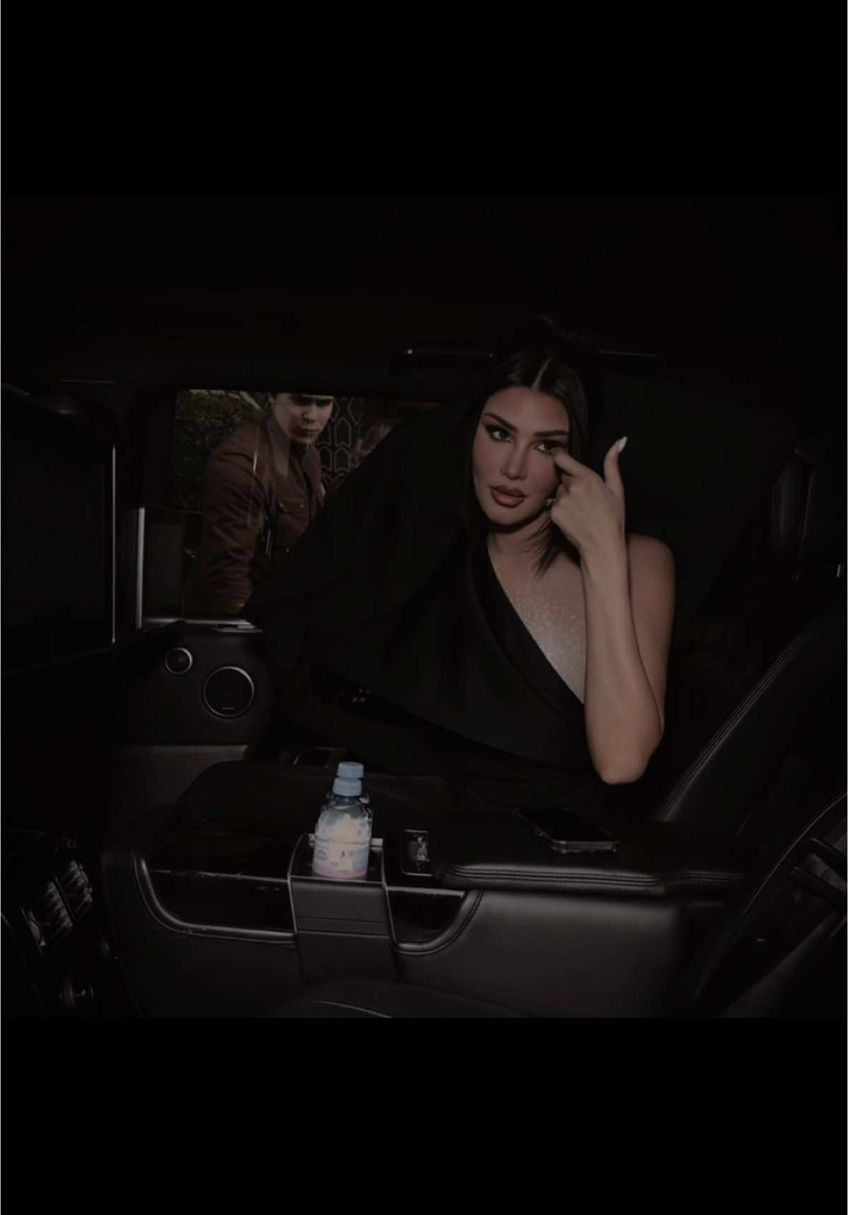 صحيت وما لقيت الا .. بقايا جرحي البارح 🖤  . . #اميمة_طالب @Oumaima Taleb 