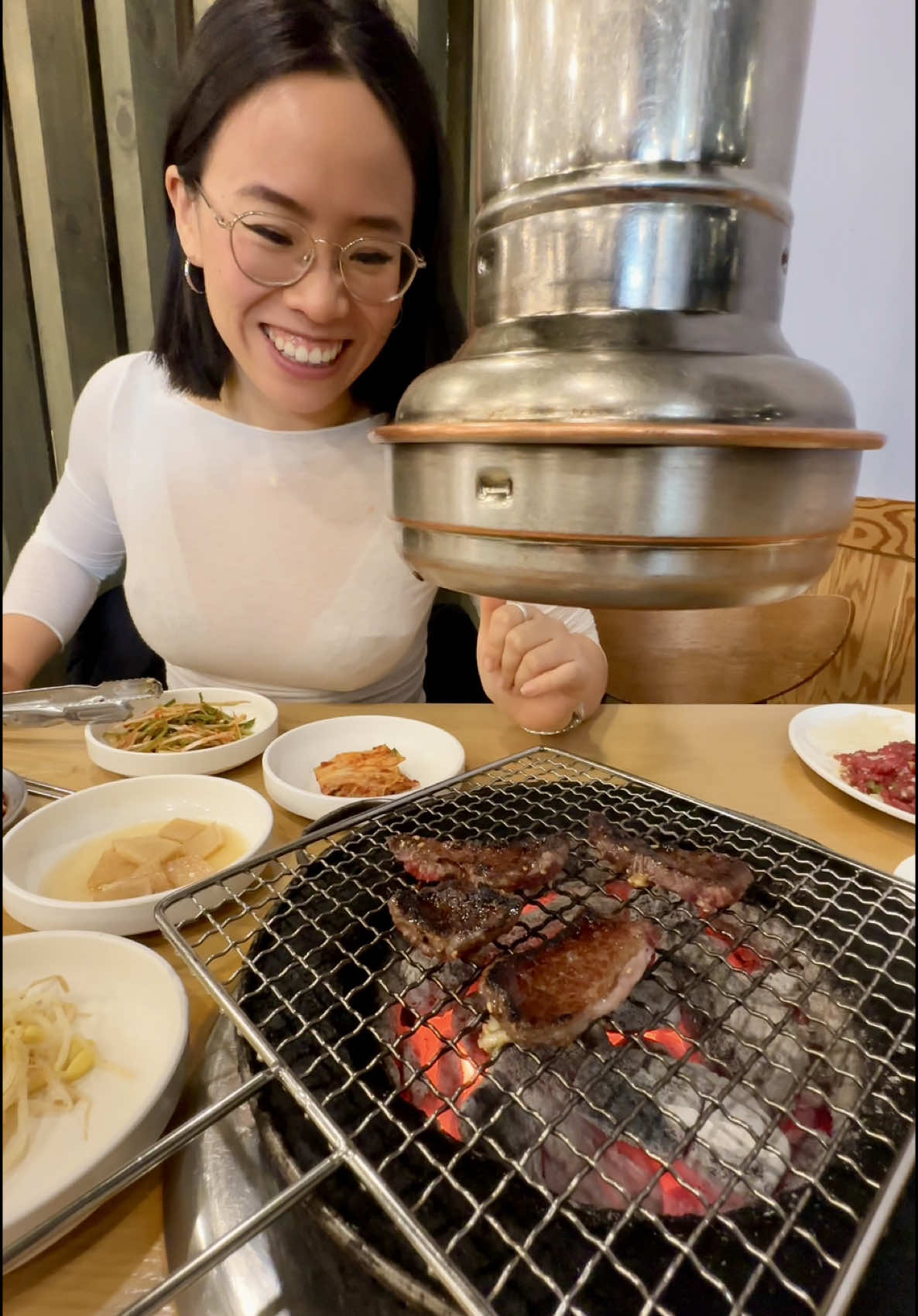 Mi Experiencia en una BBQ Coreana 🤤 Me parece que las barbacoas coreanas son el tipo de restaurante al que más he ido en mi viaje a Corea del Sur. En general me han gustado mucho y me ha parecido el típico sitio al que ir cuando no sabes qué comer. No fallan jeje ¡Espero que disfrutes mucho el vídeo! ©️Cocinaconcoqui #cocinaconcoqui