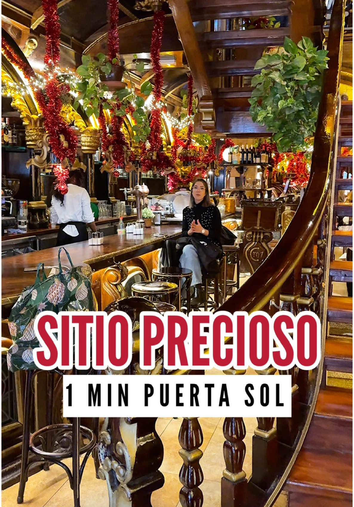 TODA LA INFO ⬇️ 😮 Hoy queremos daros a conocer esta preciosidad de restaurante a tan solo 1 min de la Puerta del Sol. 😍 Es un sitio que enamora nada mas entrar, con una decoración cargada de madera, arcos y muros de piedra que te haran sentir como en la edad media. ☕️ Nosotros fuimos únicamente a tomar un café con leche (por menos de 2€) en barra pero tenemos pendiente volver y contaros más sobre él porque apunta a que nos va a gustar 🙃 📍Restaurante La Catedral. Cra de S. Jerónimo 16 (Metro Sol) Si te ha gustado, ya sabes que cada like, comentario... Nos ayudan muchísimo a que nuestro canal siga activo ❤️ 🌏 Sigue nuestra lista de Maps (link en bio) para tener las recomendaciones en tu Google Maps. 😉 Guarda, comparte y si te ha gustado, ¡TE TOCA!  #MadridAloPobre #tetocapormadrid #restaurantesbonitos #catedral #decoracionbonita #puertadelsol