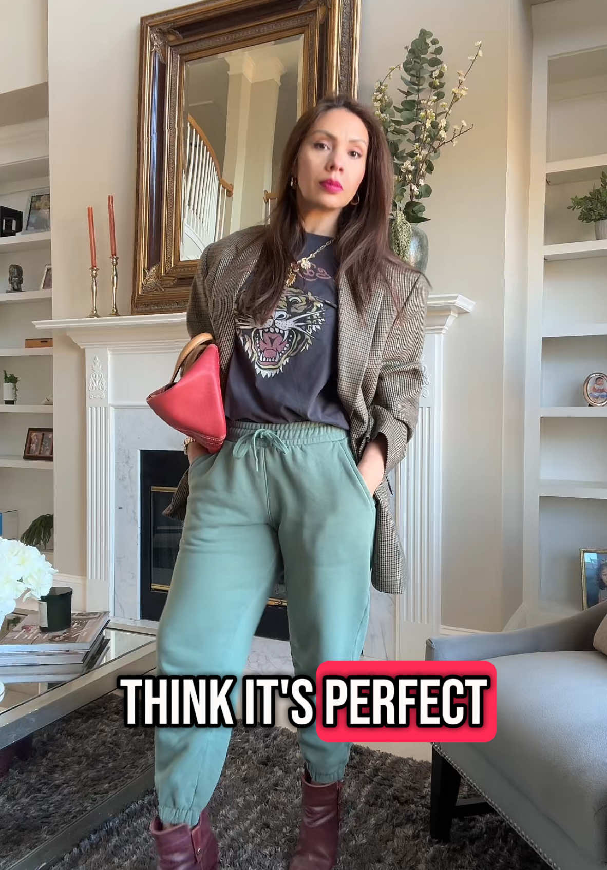 Dale tu toque personal a un outfit sencillo pero con estilo. Brilla y sé auténtica. #ouftitideas #styletips #paratiiiiiiiiiiiiiiiiiiiiiiiiiiiiiii #ValentinesDay #casual #moda #jogerpants #zara #mng 