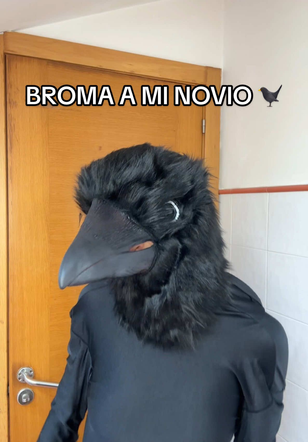 me esperaba de todo menos la escena del gato 😂 @TOBBAL #couple #coupleprank #couplegoals 