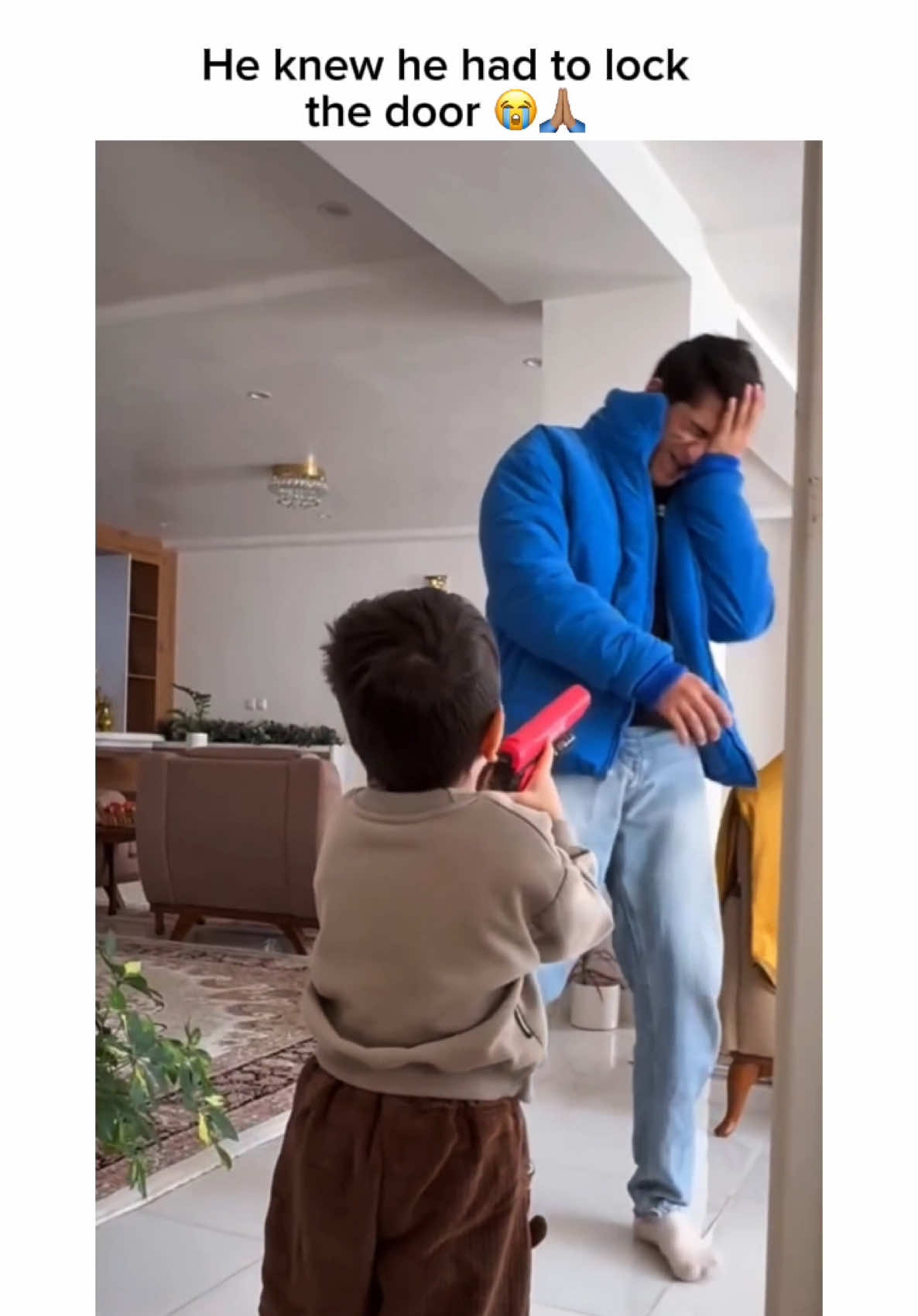 Smart kid to lock it that quickly 🤣 #iran #iraniantiktok #iranopedia #iranian #persian #farsi #persianlanguage #farsitiktok #persiantiktok #funnypersian #funnypersian #persianvideos #persiandad #middleeasternparents 