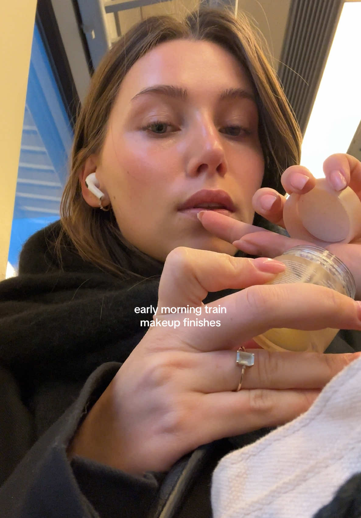 people in the train got a live makeup tutorial xx #quickmakeup #earlymorning #grwm #makeuponthego