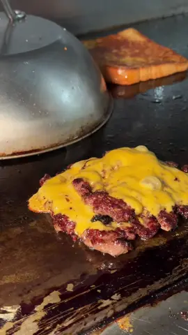 Boom, been, boom, bap, BAM your toasties ready 🛎️ #leedsfoodie #foodinleeds #tiktokfood #burger 